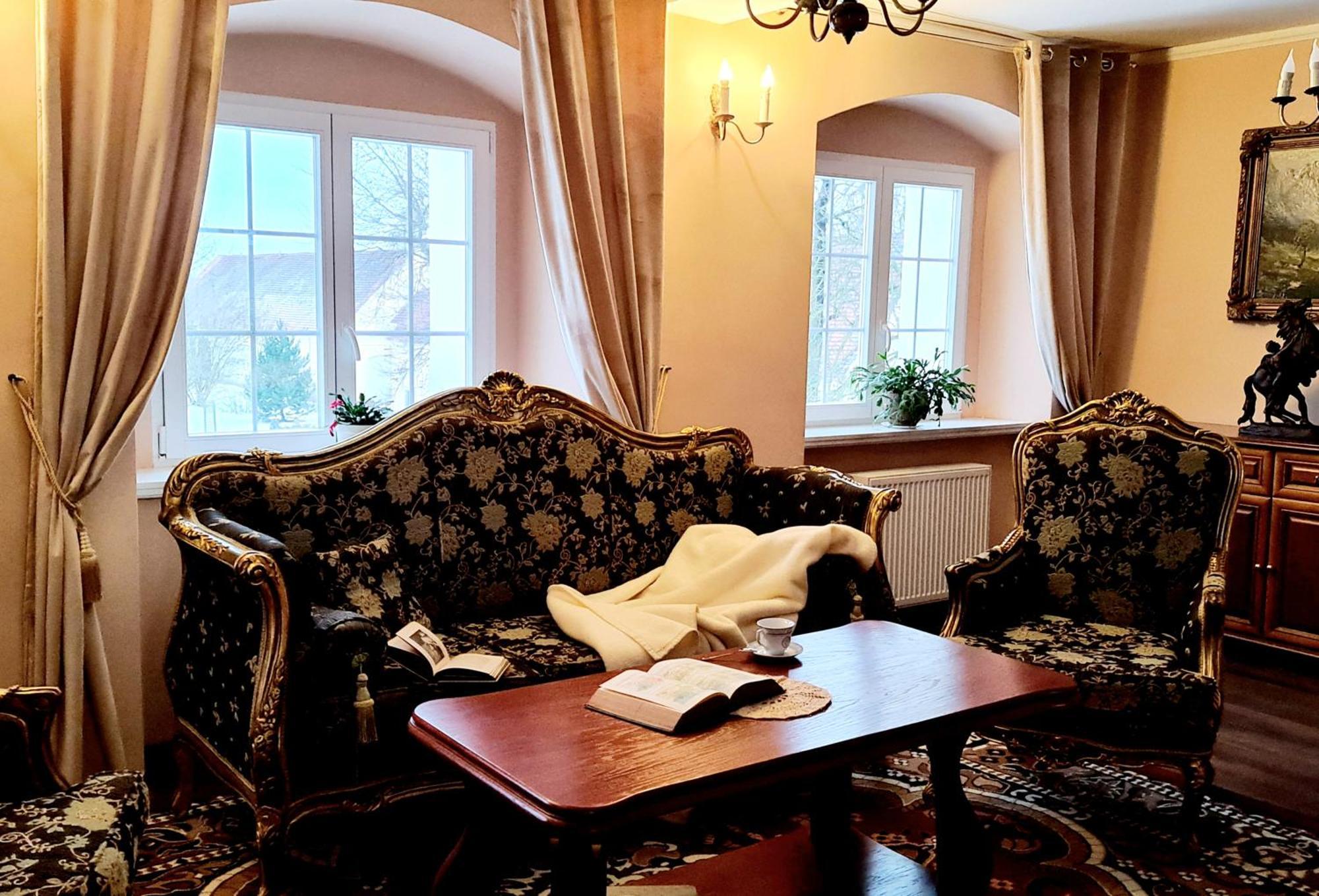 Palac Henrykow Szprotawa Luaran gambar